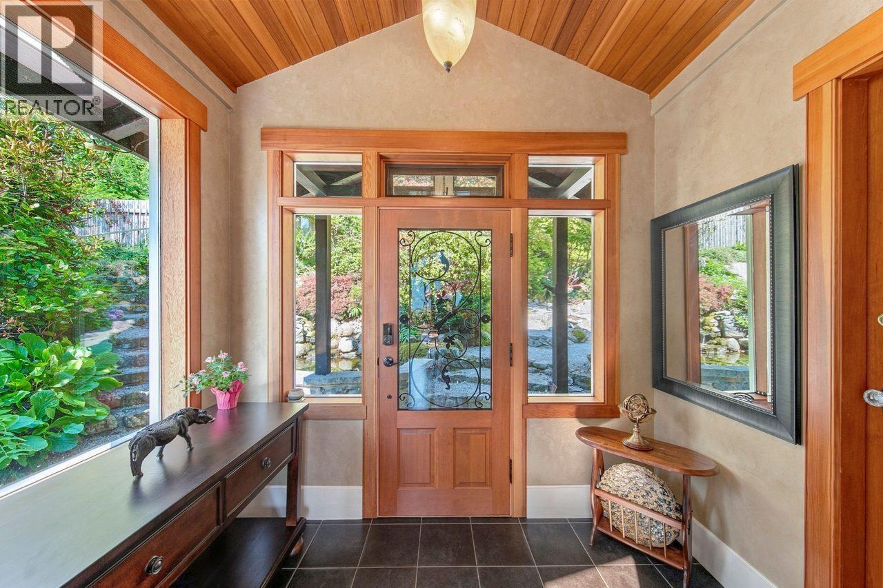 330 SASAMAT LANE, North Vancouver