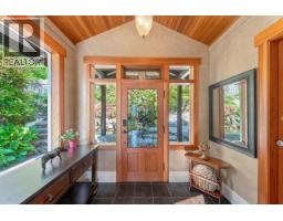 330 Sasamat Lane, North Vancouver, BC V7G2S4 Photo 7