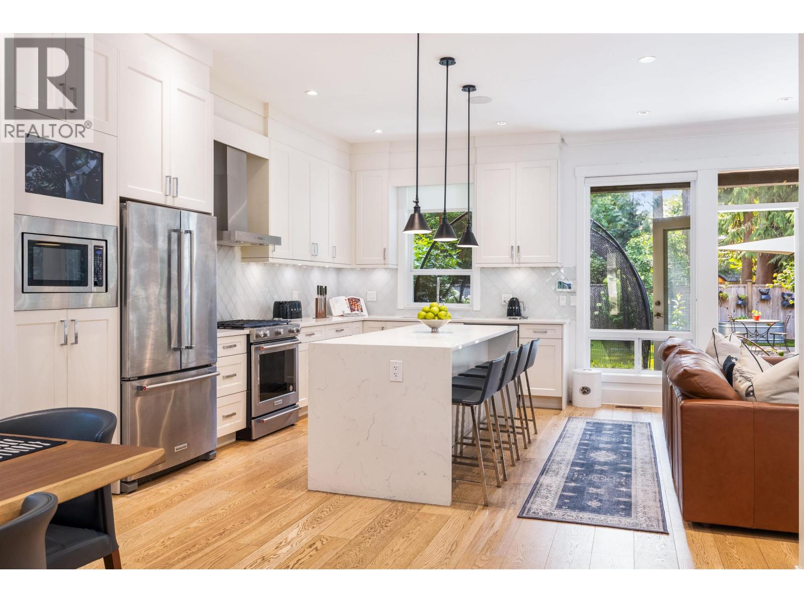 1585 DRAYCOTT ROAD, North Vancouver