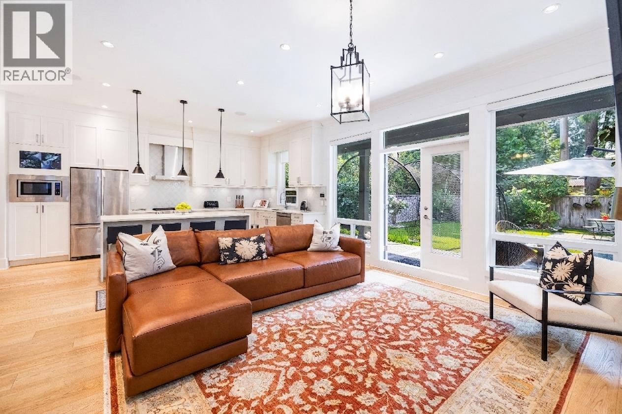 1585 DRAYCOTT ROAD, North Vancouver