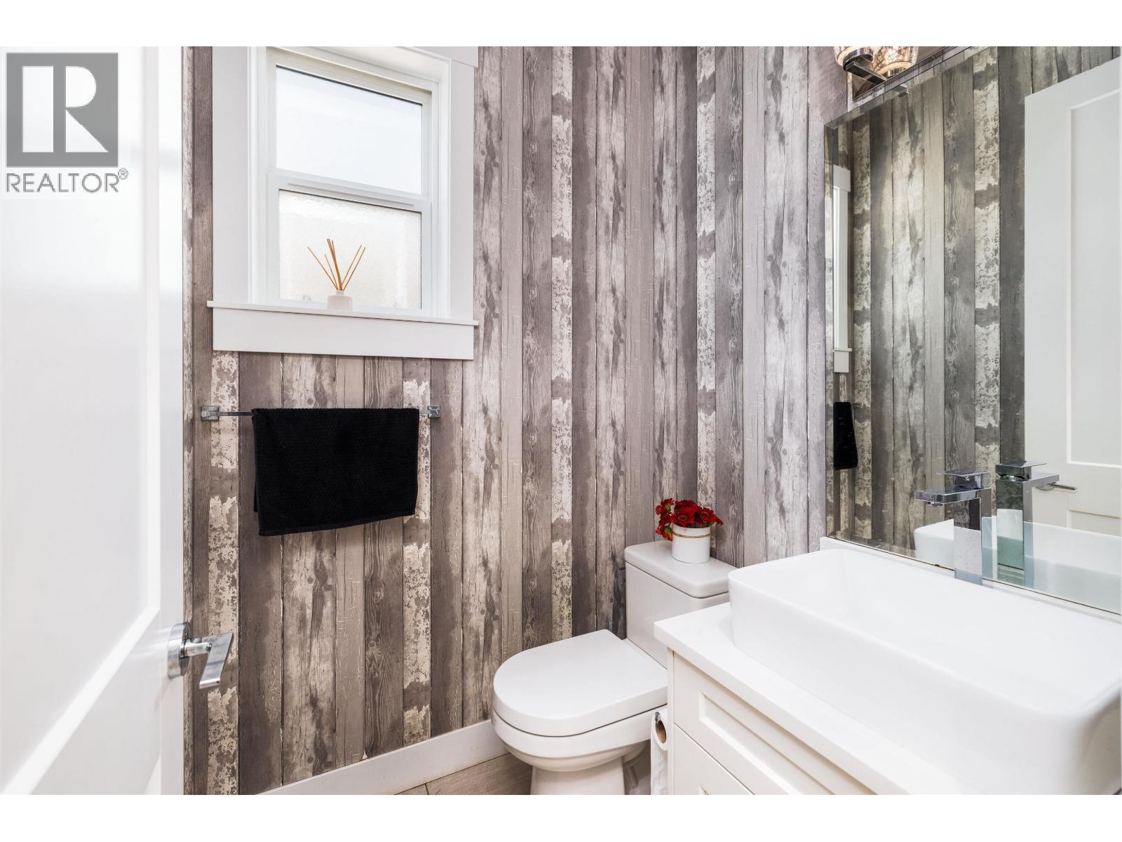 1585 DRAYCOTT ROAD, North Vancouver