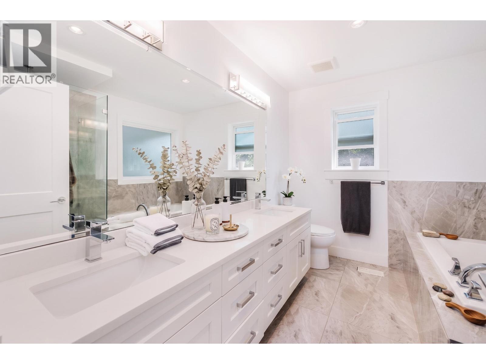 1585 DRAYCOTT ROAD, North Vancouver
