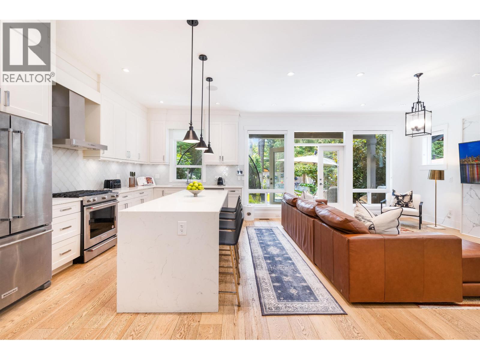 1585 DRAYCOTT ROAD, North Vancouver