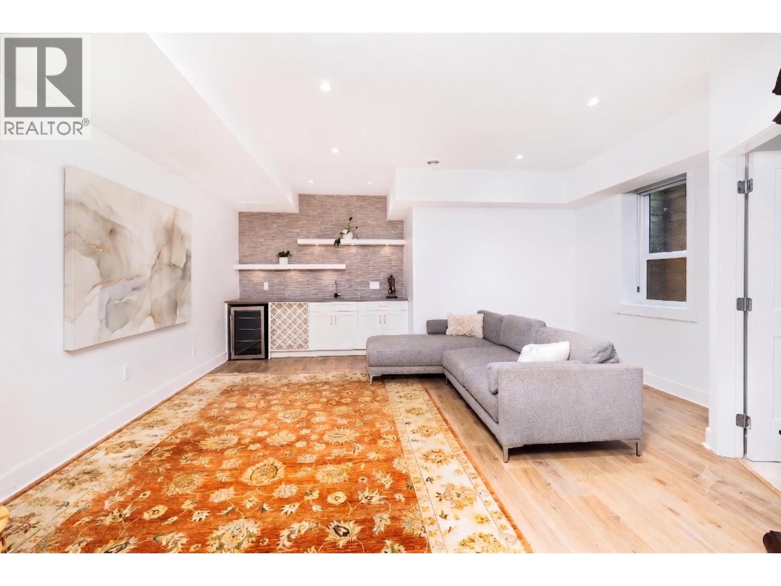 1585 DRAYCOTT ROAD, North Vancouver