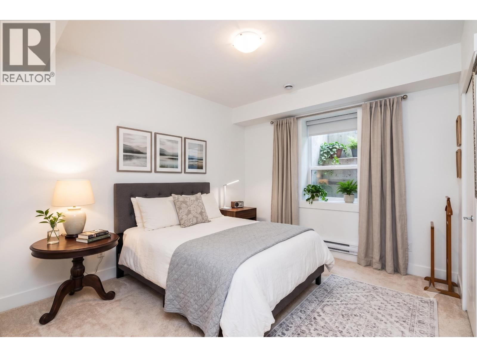 1585 DRAYCOTT ROAD, North Vancouver