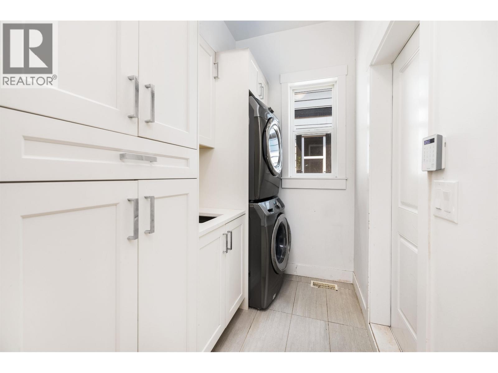 1585 DRAYCOTT ROAD, North Vancouver