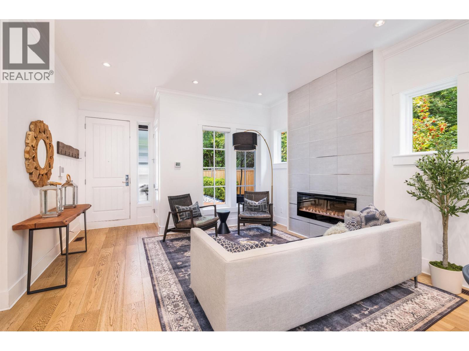 1585 DRAYCOTT ROAD, North Vancouver