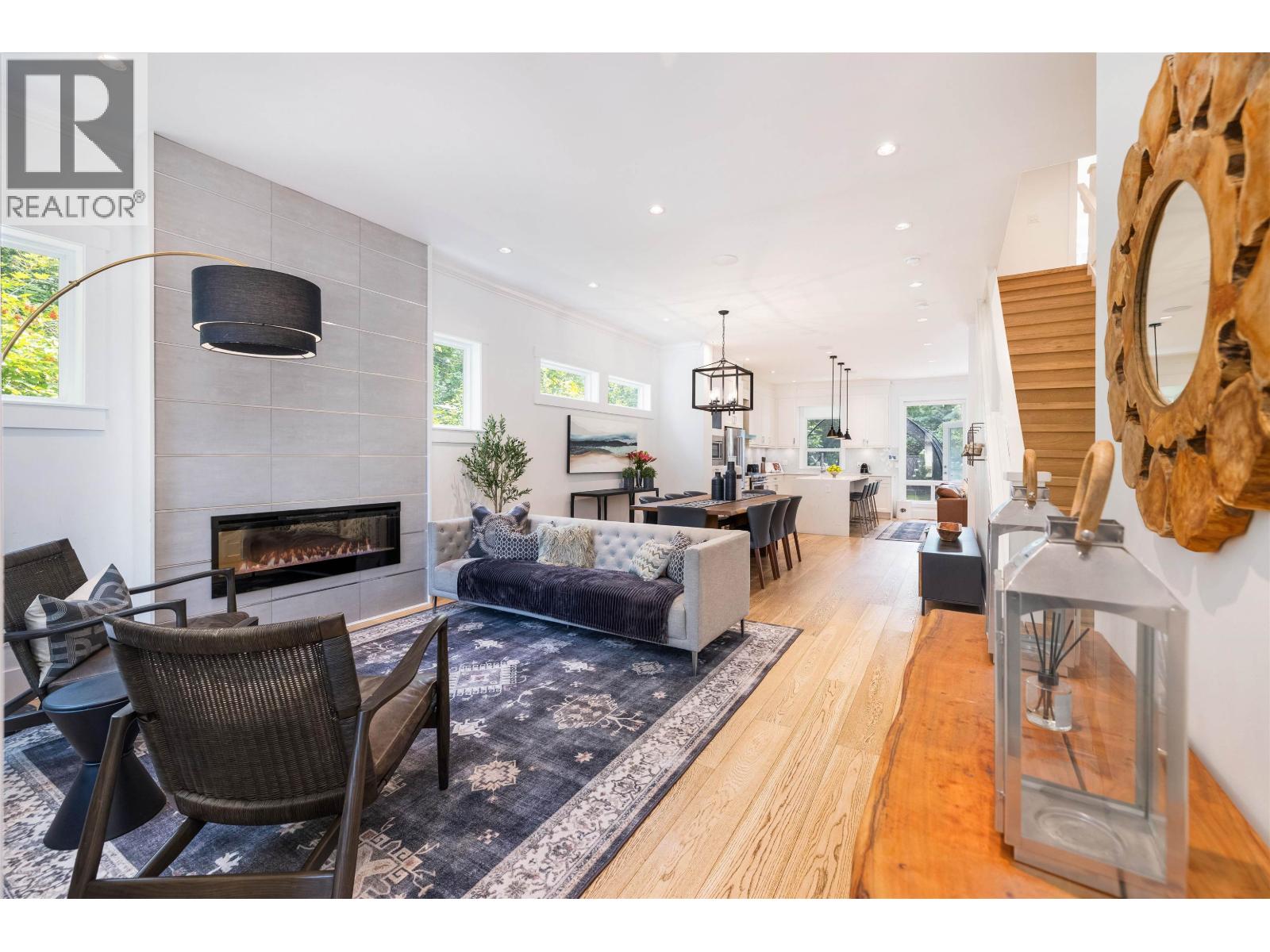 1585 DRAYCOTT ROAD, North Vancouver
