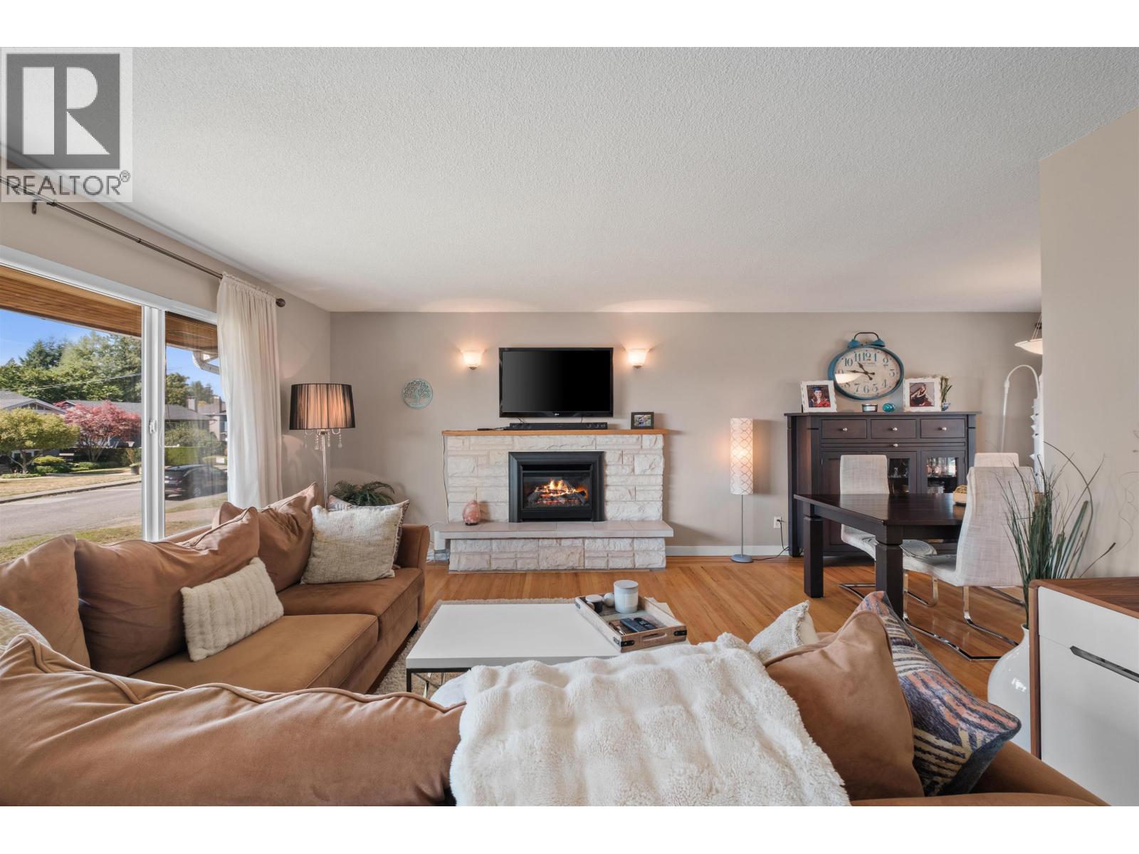 854 E 16TH STREET, North Vancouver