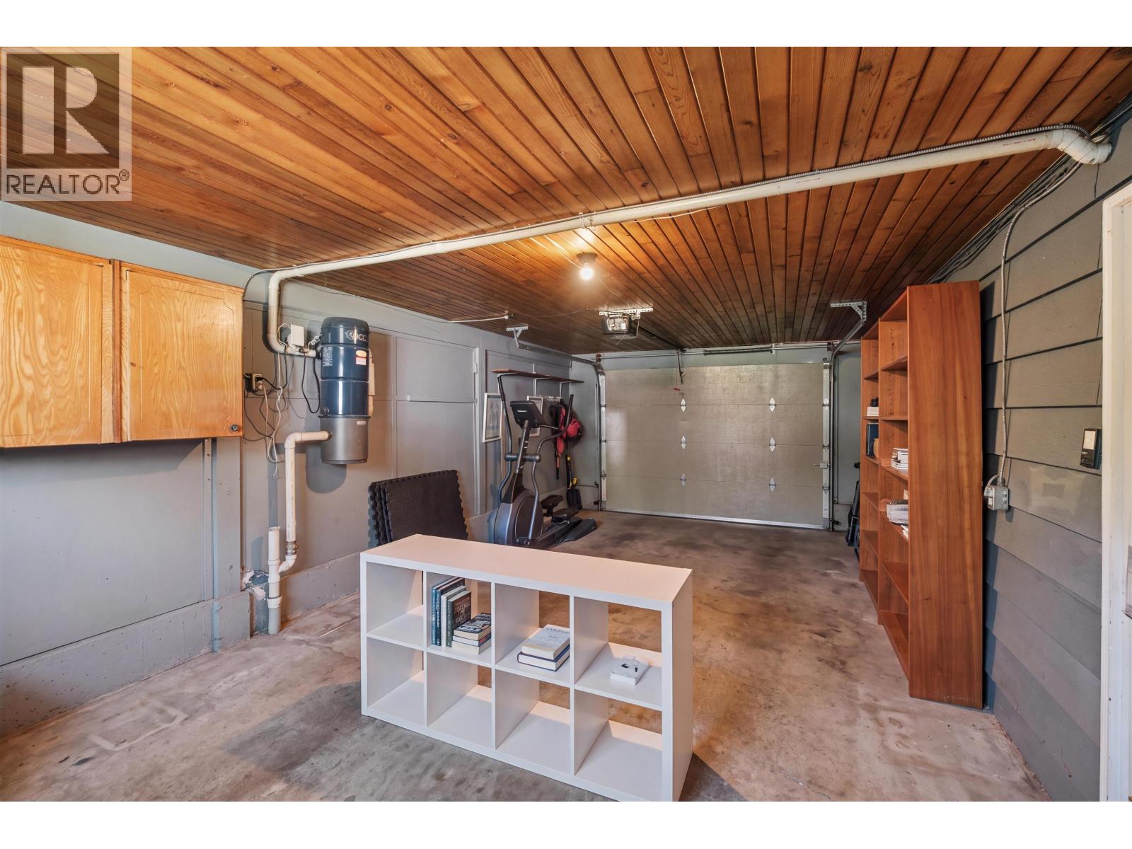 854 E 16TH STREET, North Vancouver