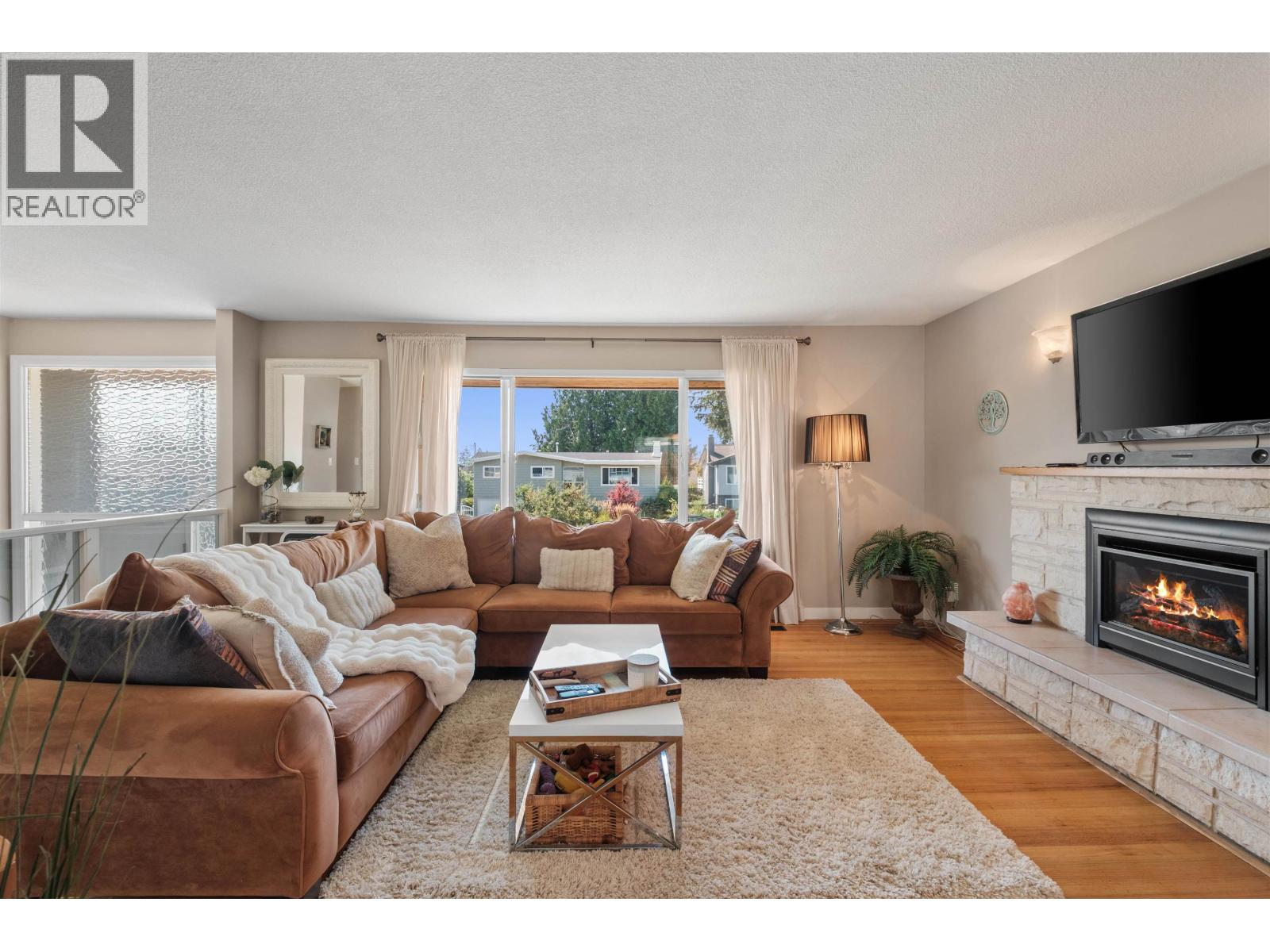 854 E 16TH STREET, North Vancouver