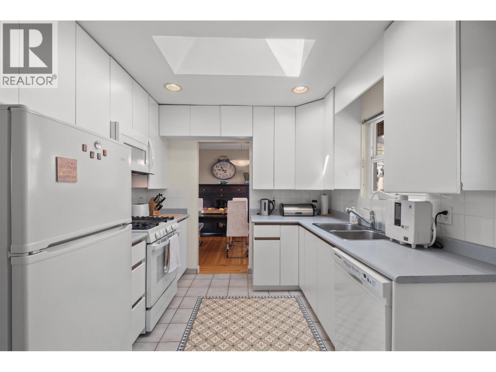 854 E 16TH STREET, North Vancouver