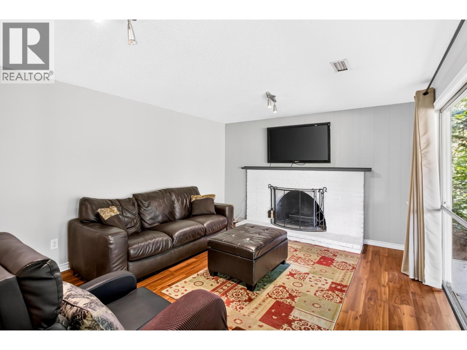 990 JARVIS STREET, Coquitlam