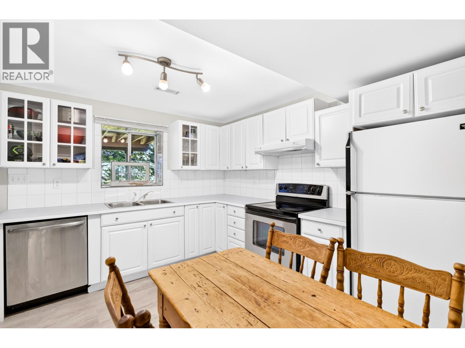 990 JARVIS STREET, Coquitlam