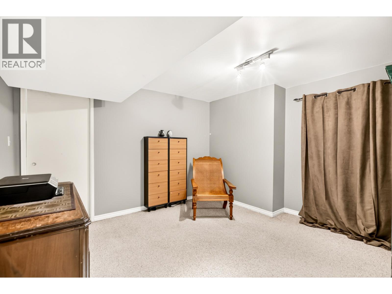 990 JARVIS STREET, Coquitlam