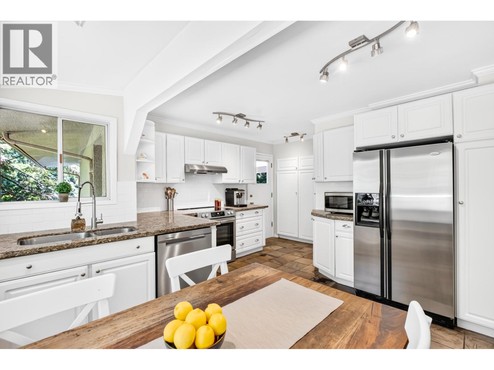 990 JARVIS STREET, Coquitlam