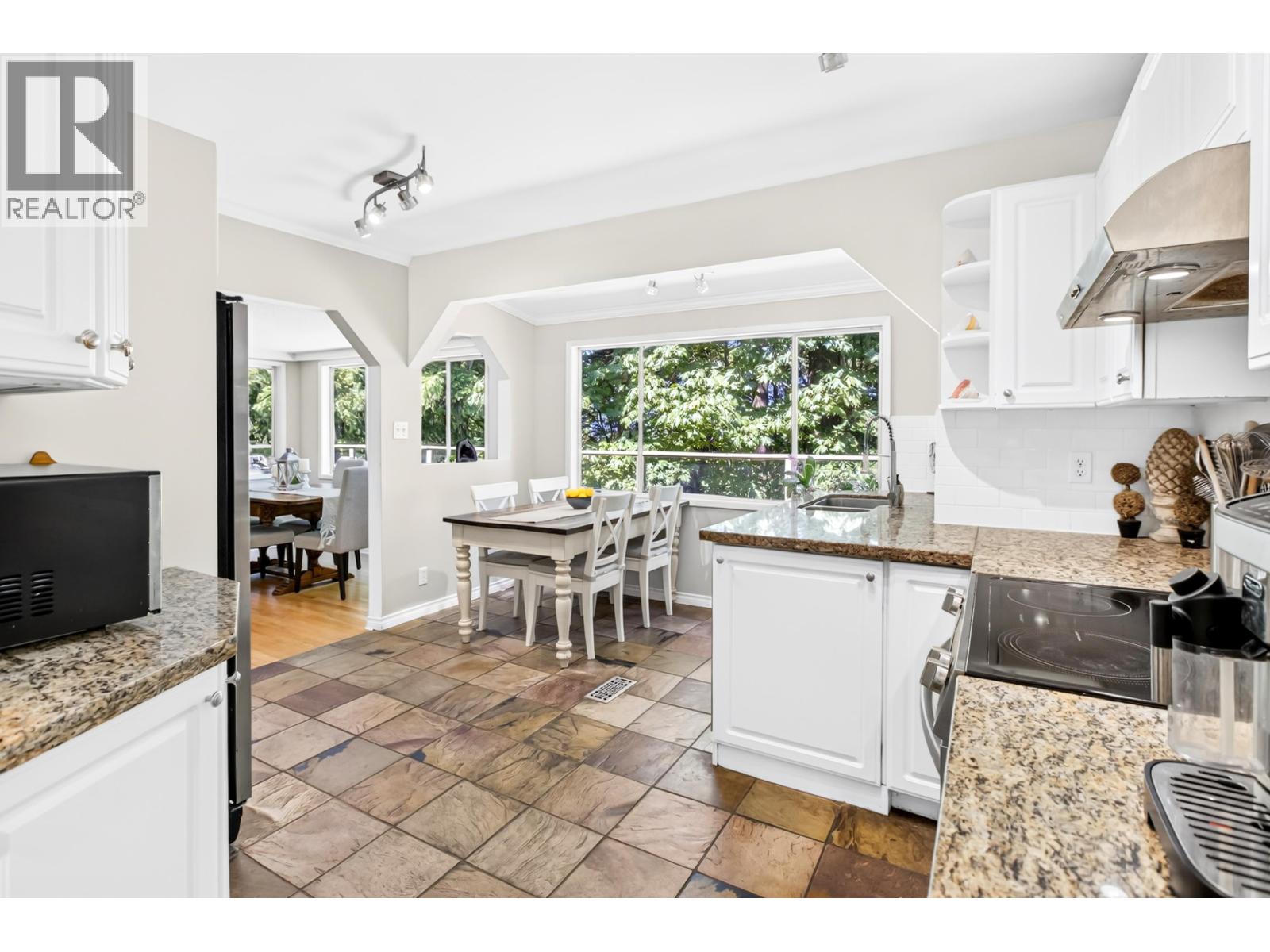 990 JARVIS STREET, Coquitlam