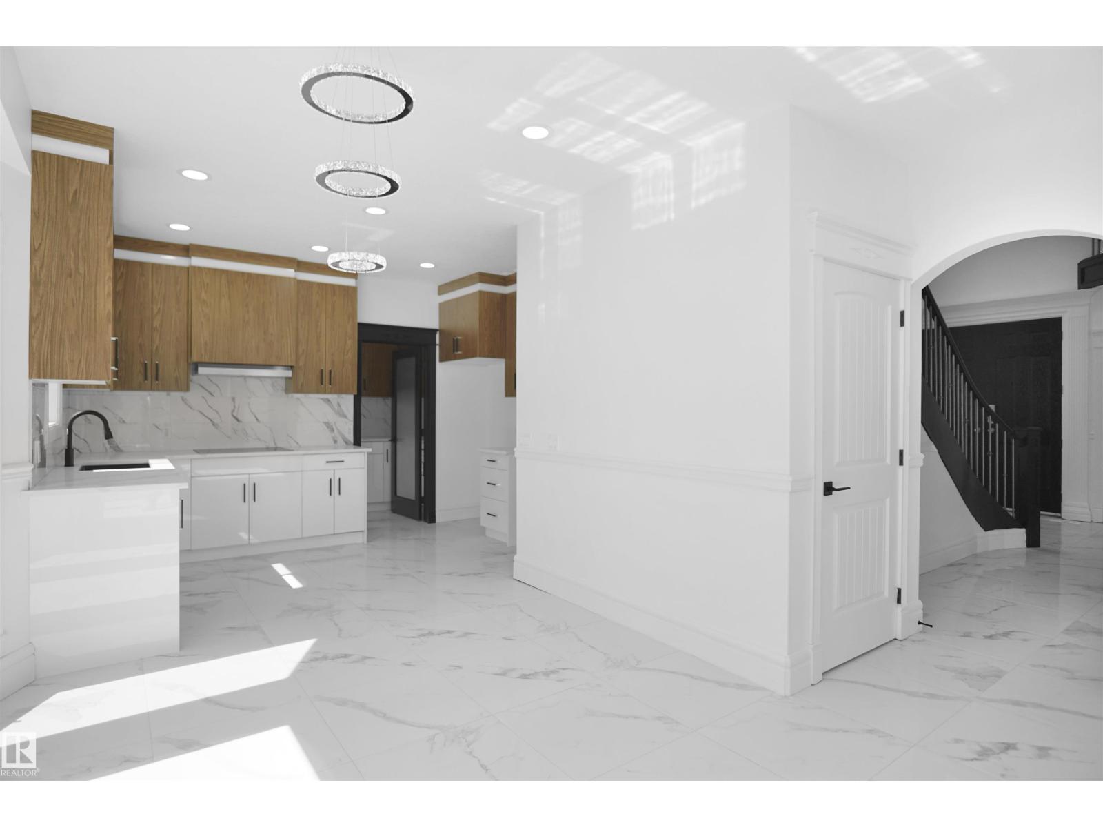 6823 18 AV SW - Image 11