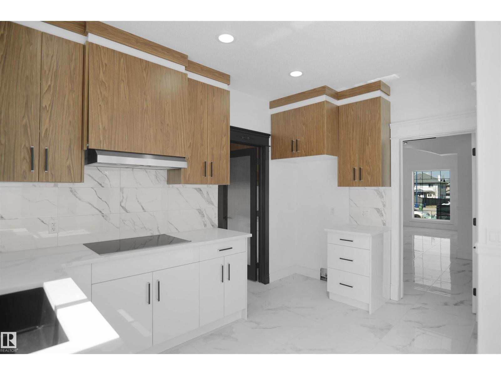 6823 18 AV SW - Image 14