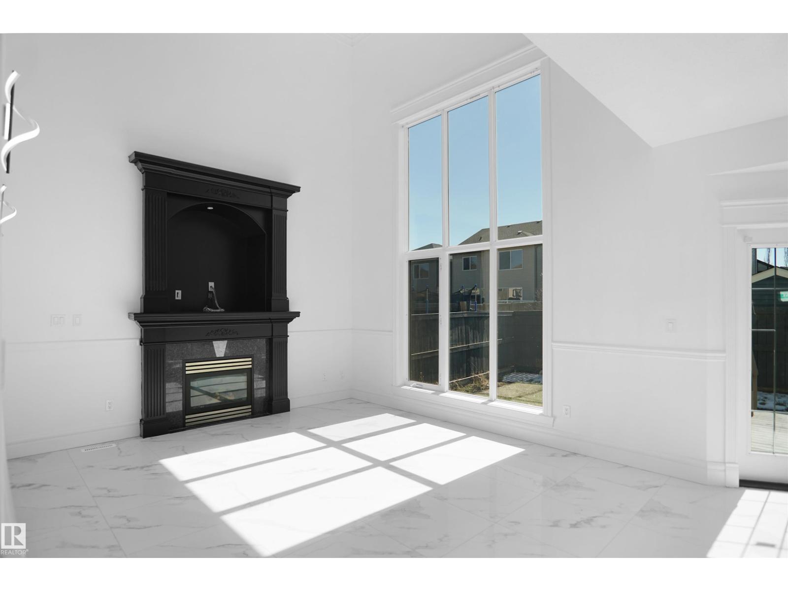 6823 18 AV SW - Image 22
