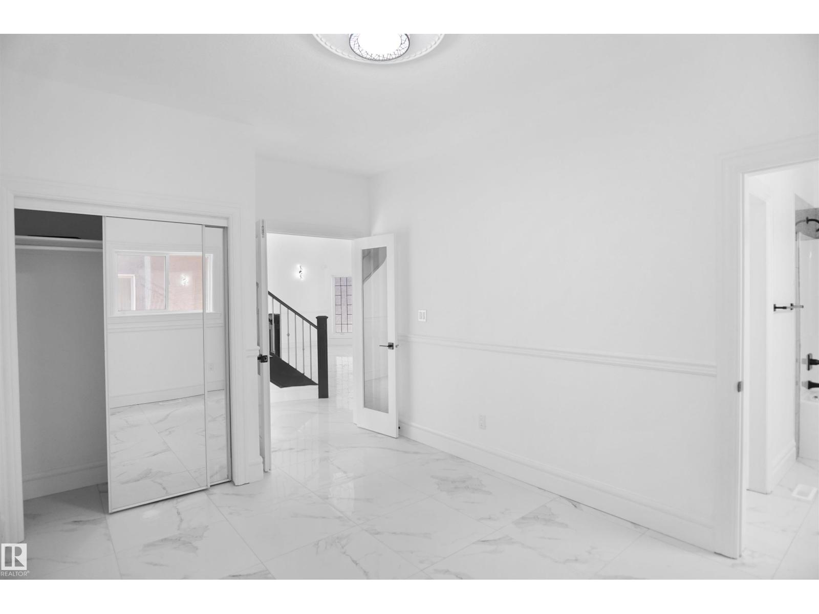 6823 18 AV SW - Image 26