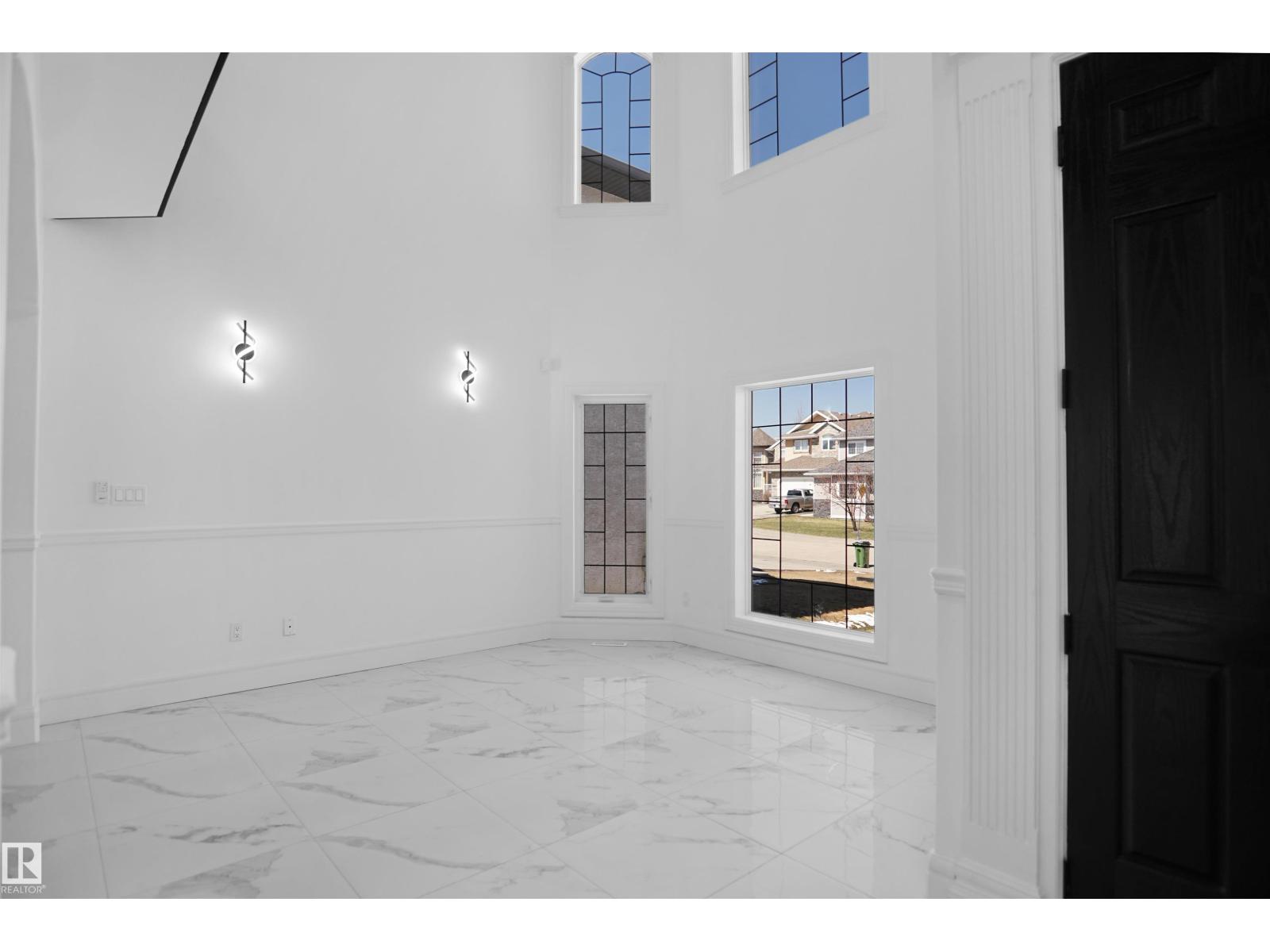 6823 18 AV SW - Image 3