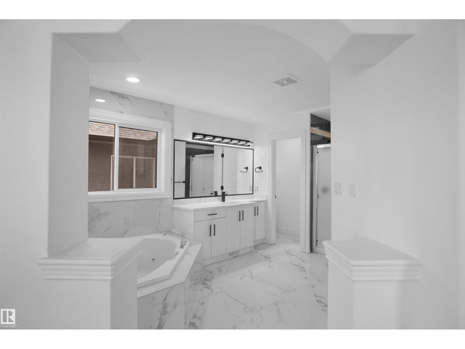 6823 18 AV SW - Image 35