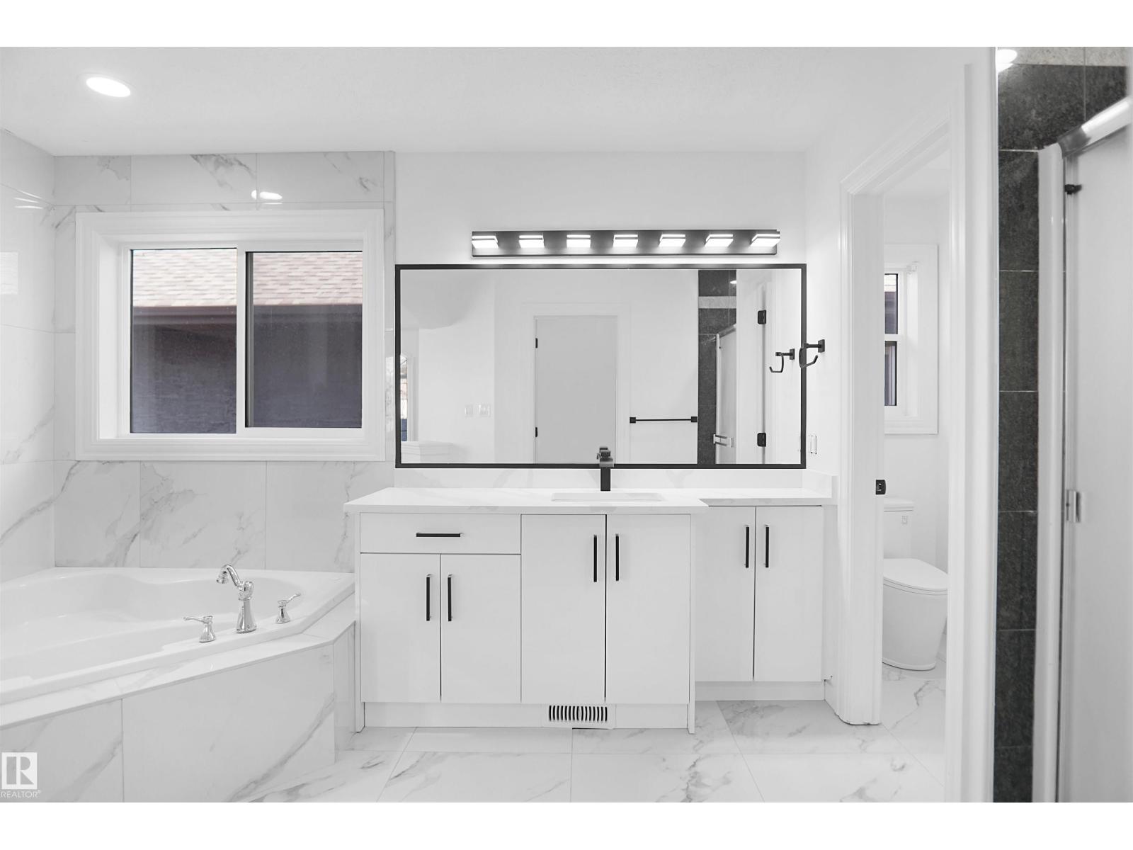 6823 18 AV SW - Image 37