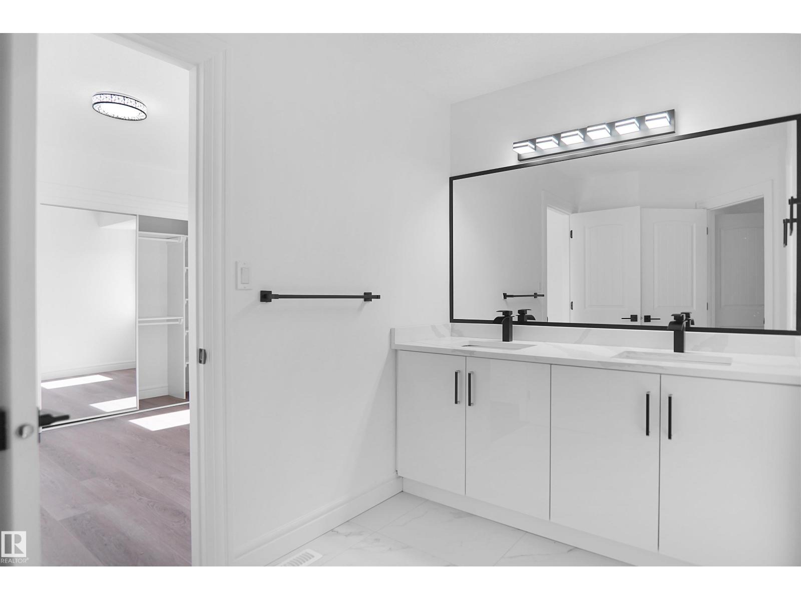 6823 18 AV SW - Image 51