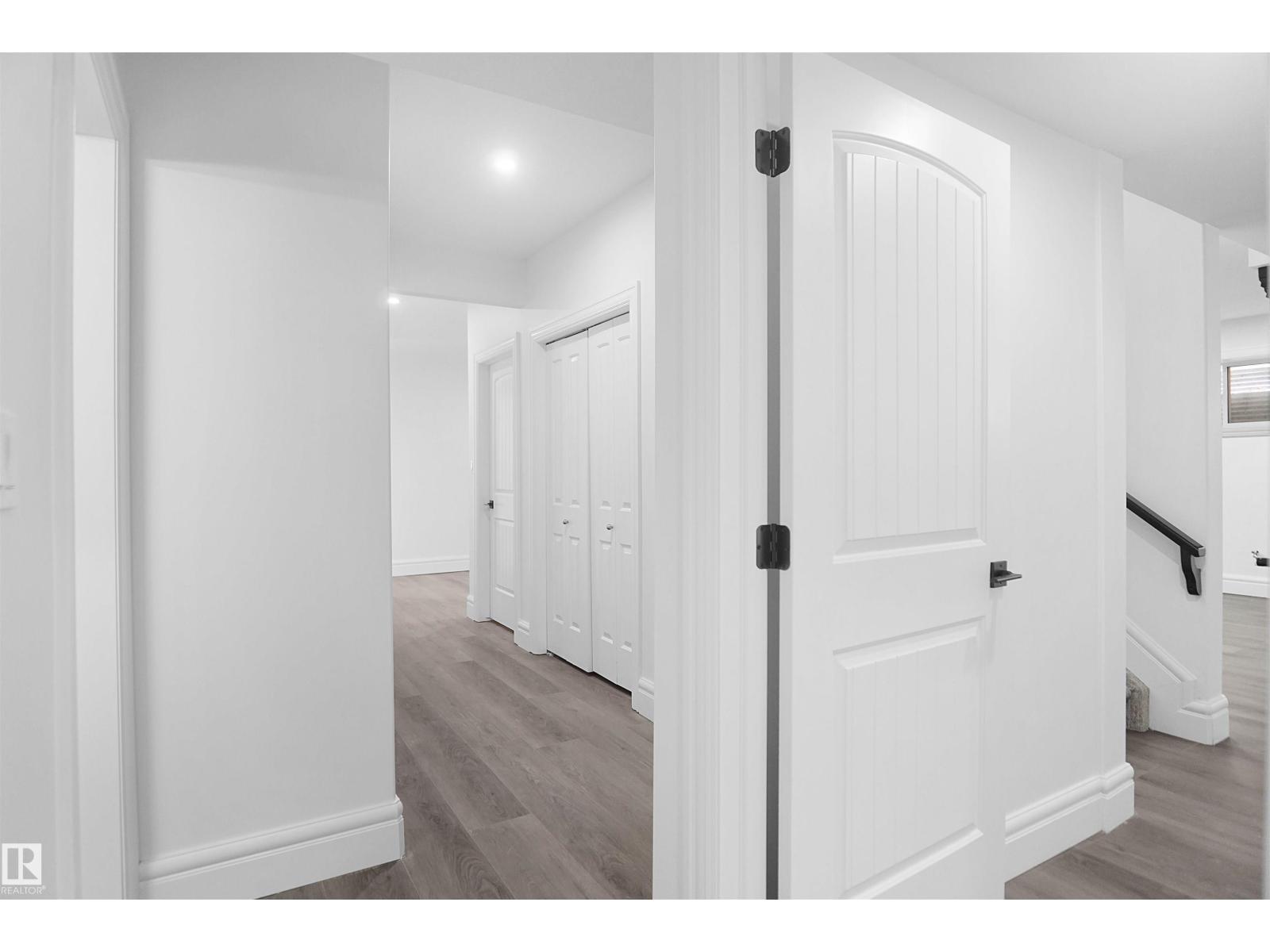 6823 18 AV SW - Image 64
