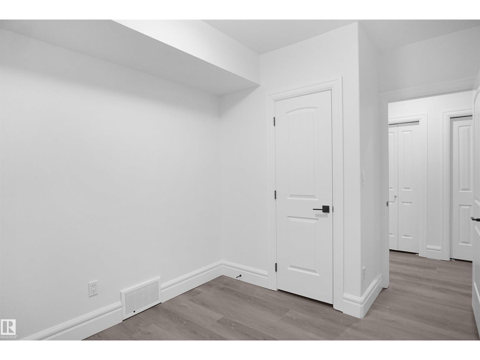 6823 18 AV SW - Image 66