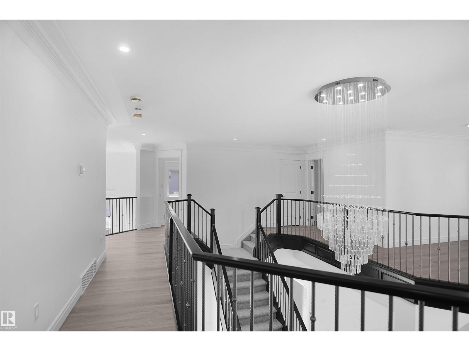6823 18 AV SW - Image 42