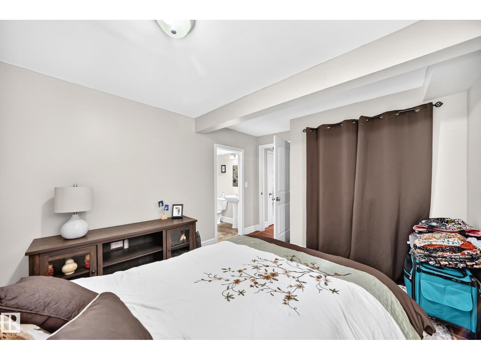 301 SHERIDAN WY - Image 39