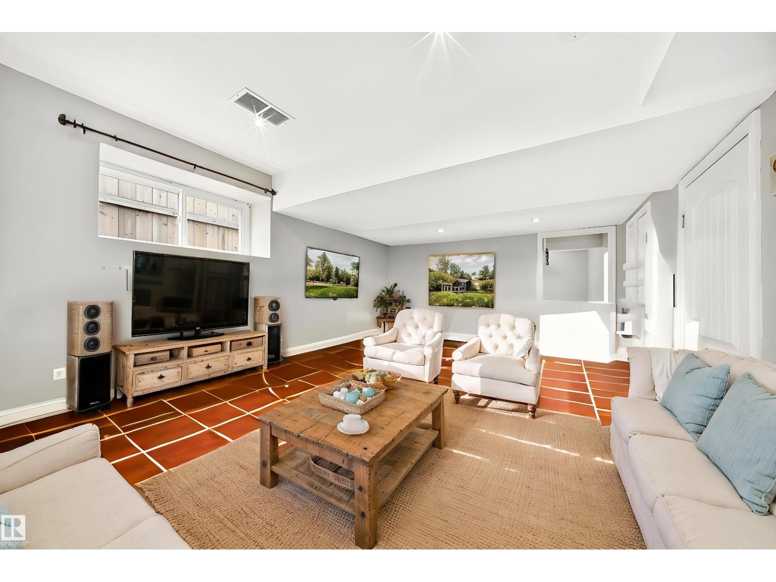 301 SHERIDAN WY - 37