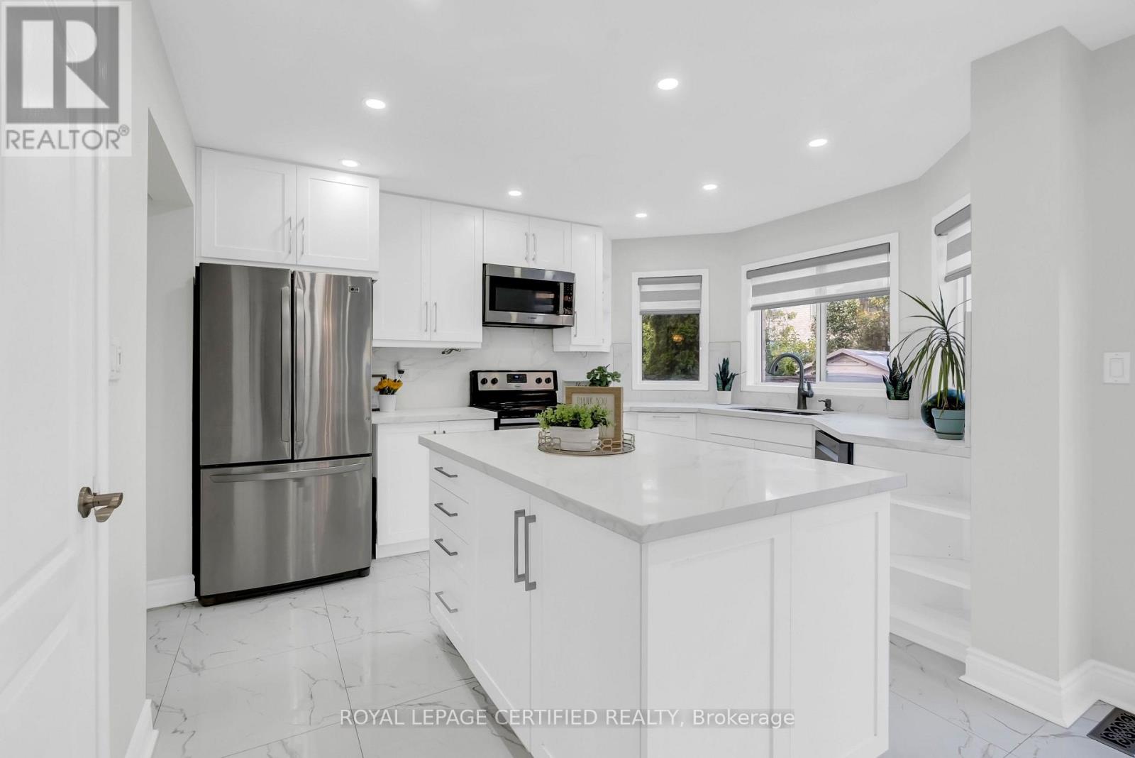729 TURRELL CRESCENT - 14