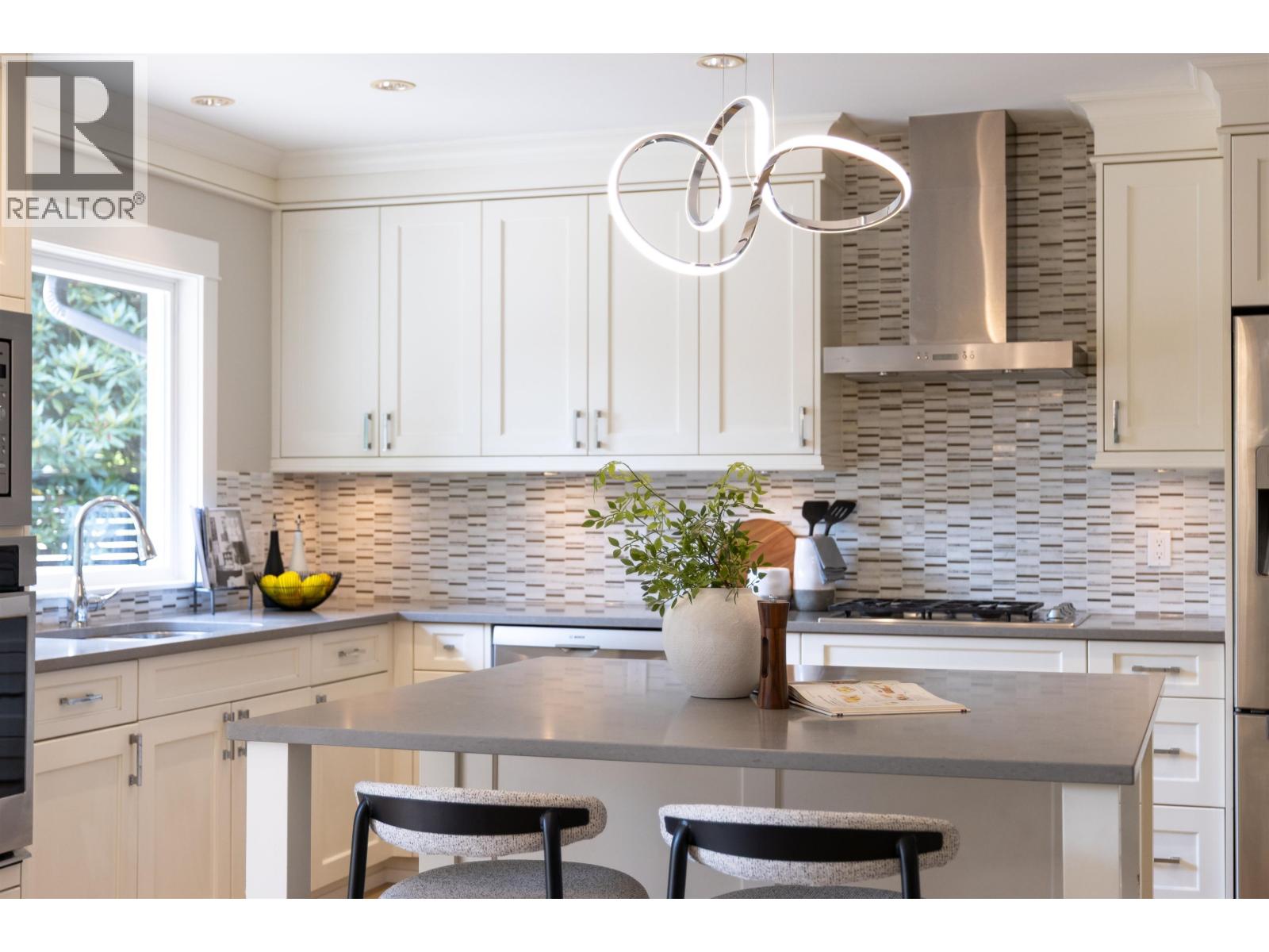 3420 ROCKVIEW PLACE, West Vancouver