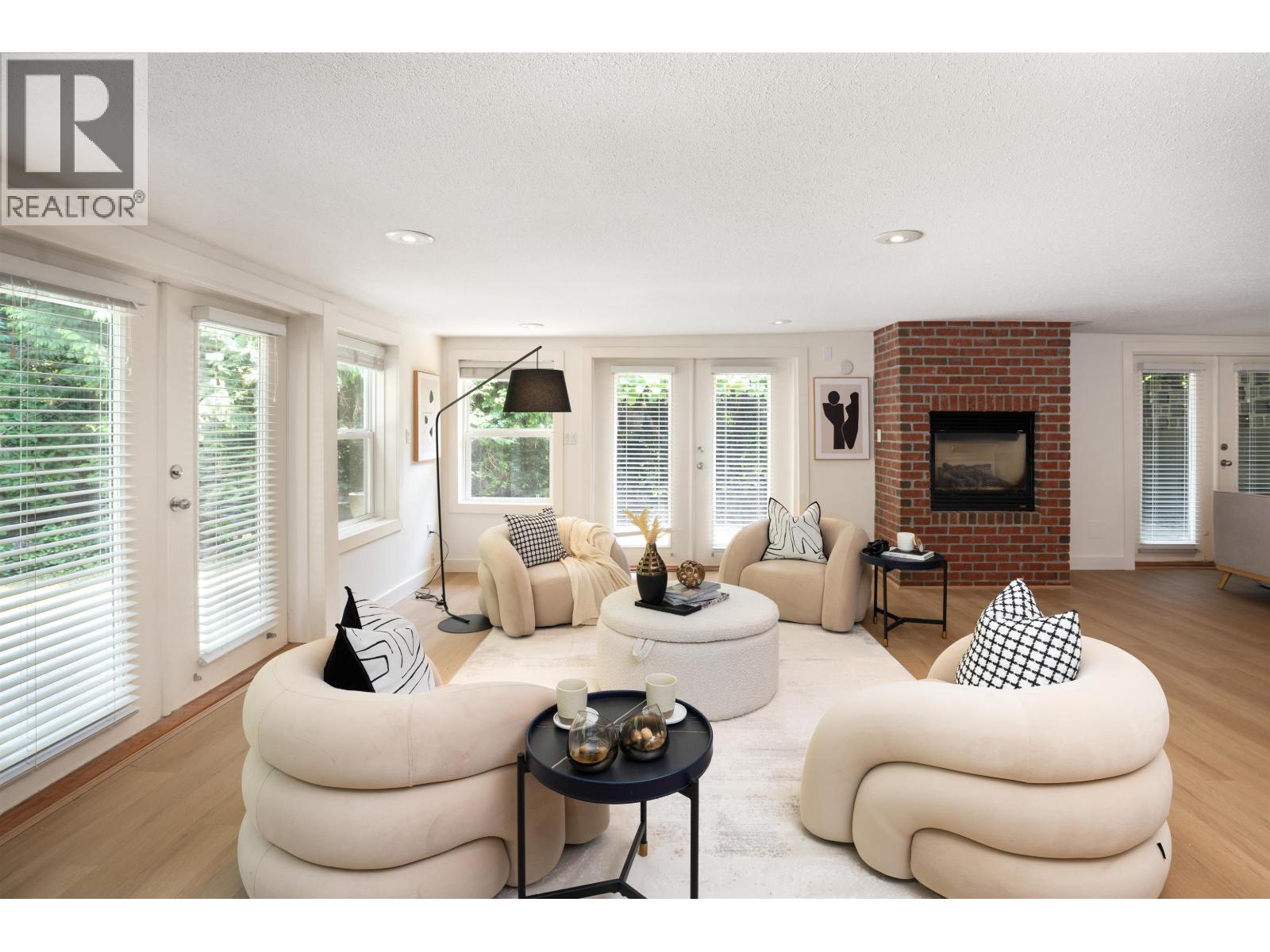 3420 ROCKVIEW PLACE, West Vancouver