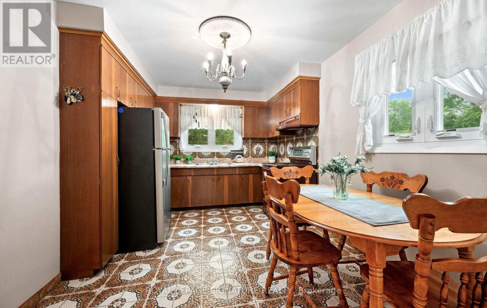 1142 ALEXANDRA AVENUE - Image 12