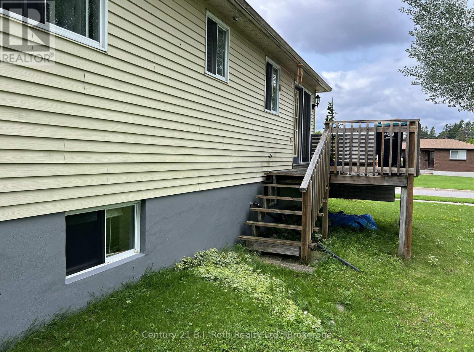 867 BIRCHWOOD DRIVE - 33