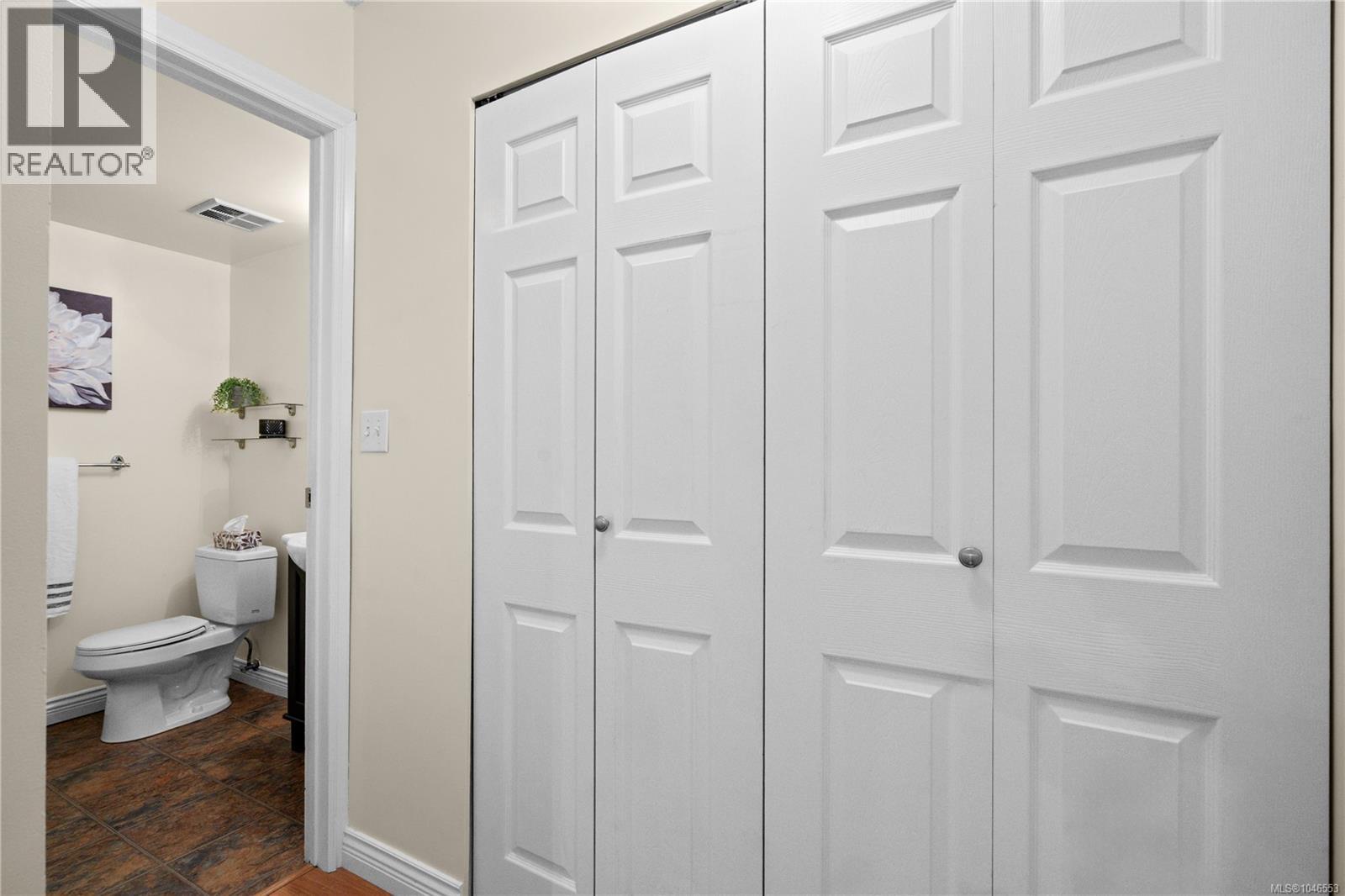 #214 2520 Wark St - 18