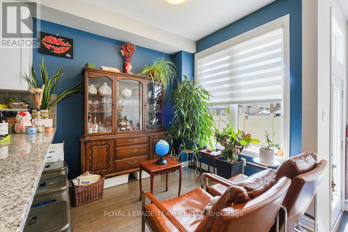 253 FERGUS CRESCENT - 11