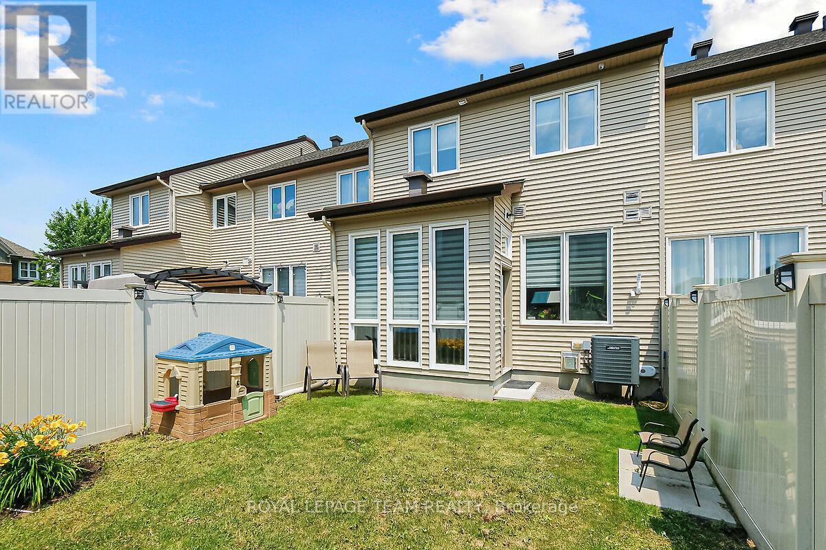 253 FERGUS CRESCENT - 46