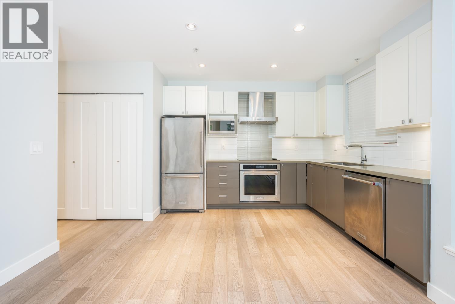 5 3221 NOEL DRIVE, Burnaby — photo 3