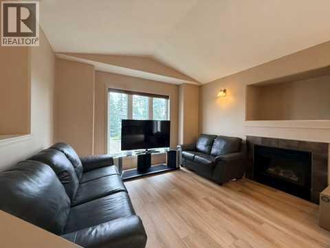 10022 96 Avenue - Image 4