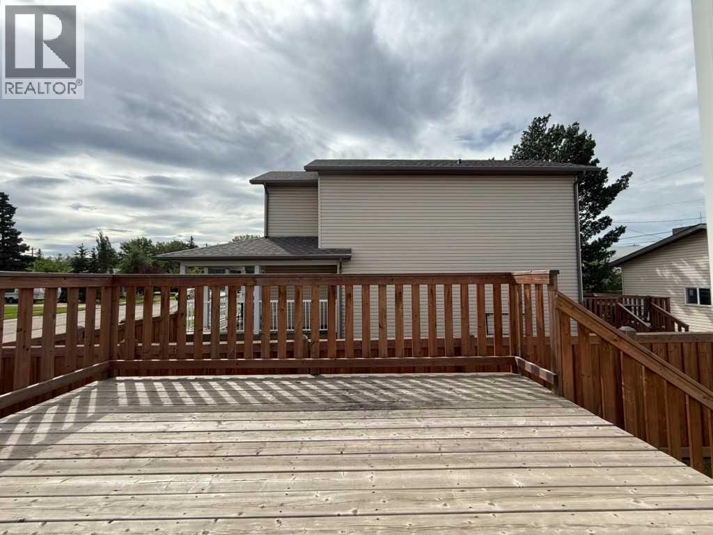 10022 96 Avenue - Image 25