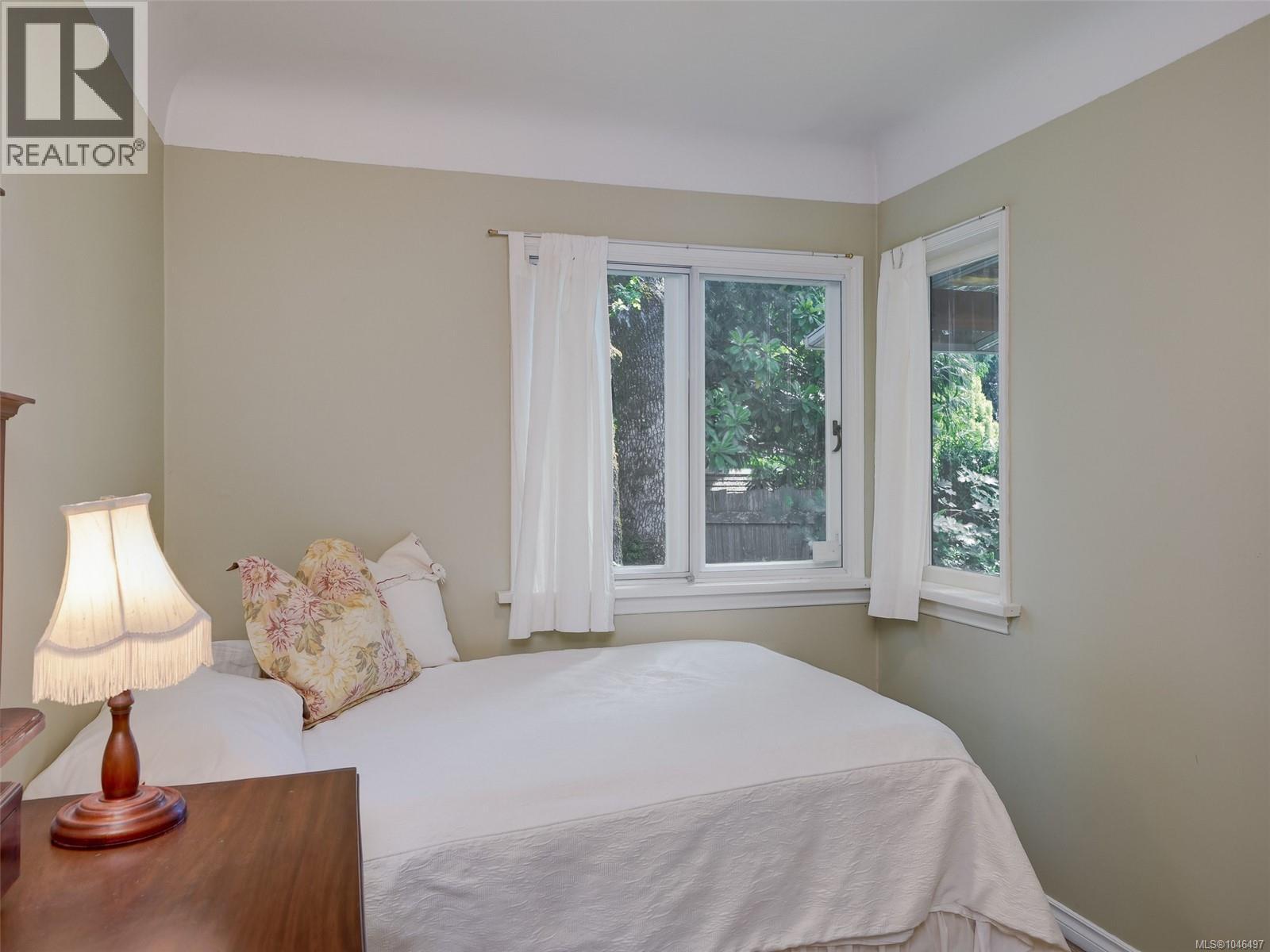 1941 Mayfair Drive, Saanich