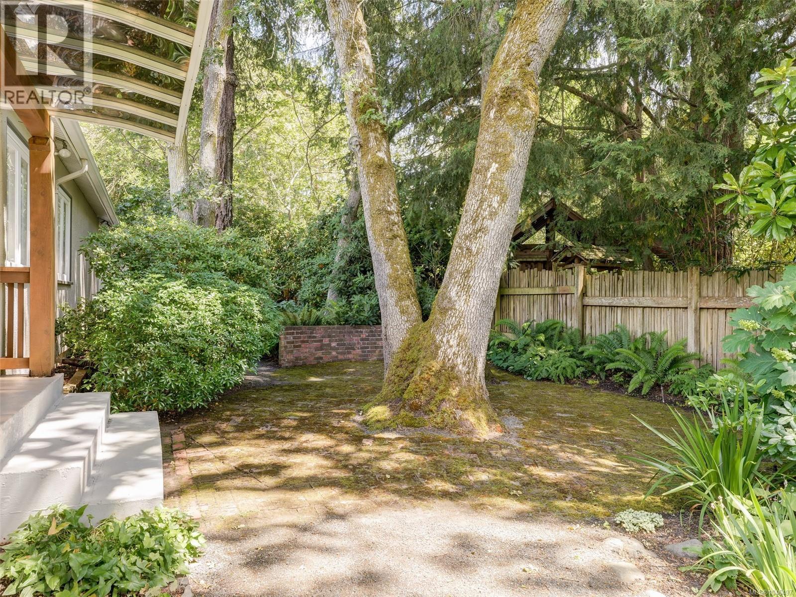  1941 Mayfair Drive, Saanich