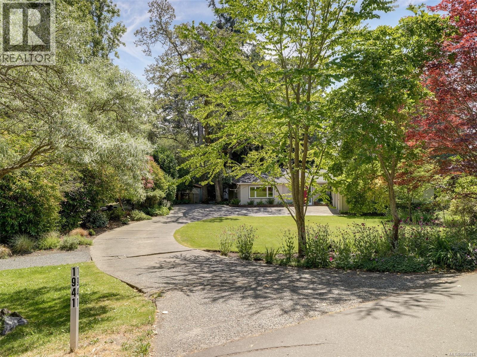  1941 Mayfair Drive, Saanich