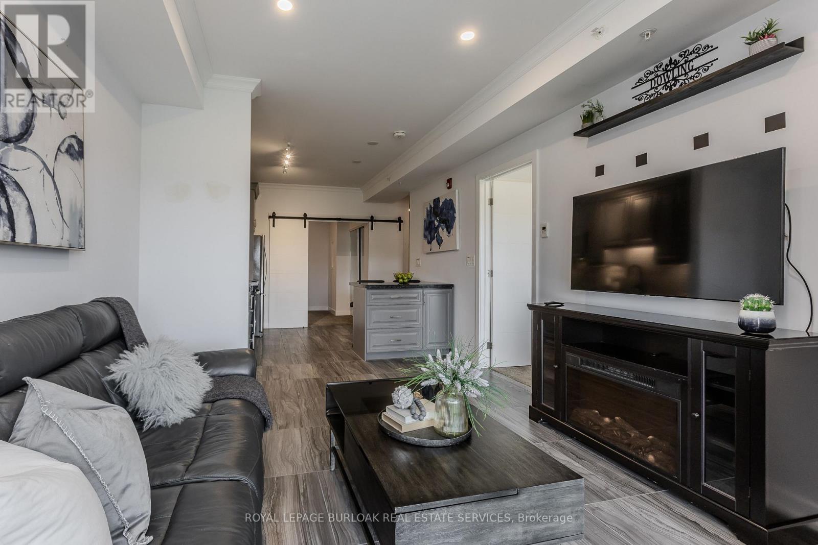 #315 4040 UPPER MIDDLE ROAD - 17