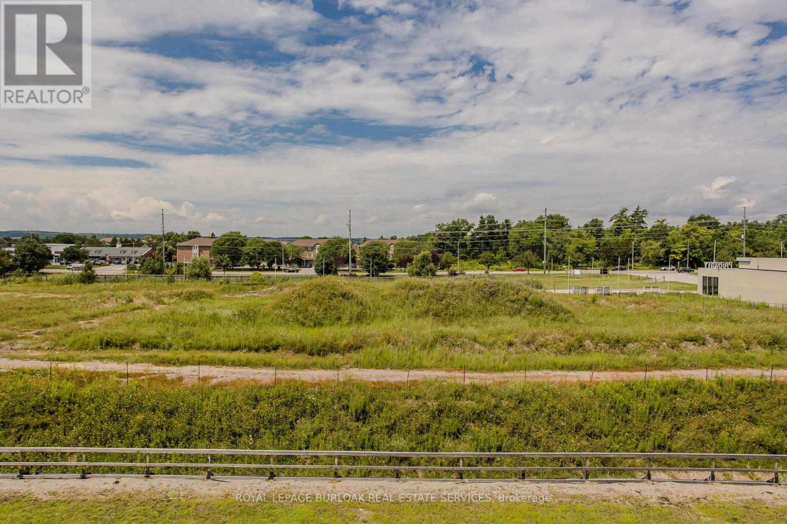#315 4040 UPPER MIDDLE ROAD - 20